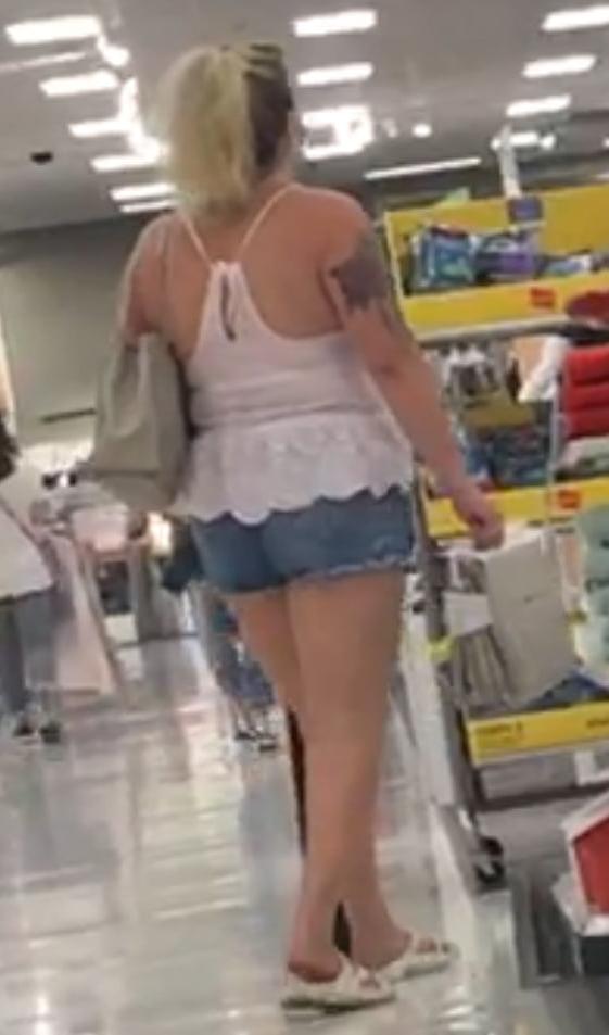 25P Sexy ass blonde babe in tight shorts