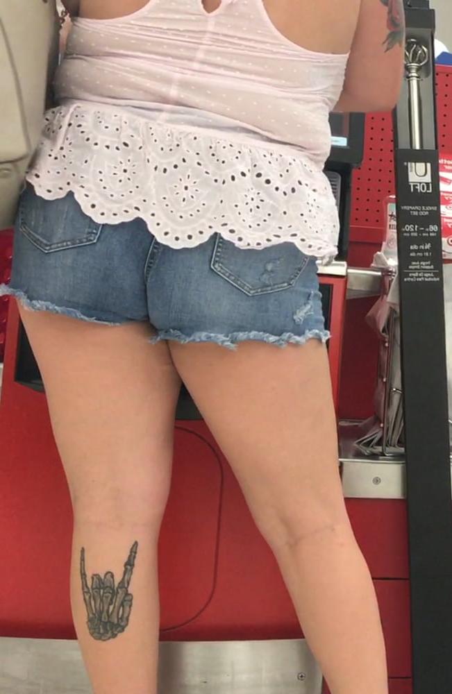 25P Sexy ass blonde babe in tight shorts