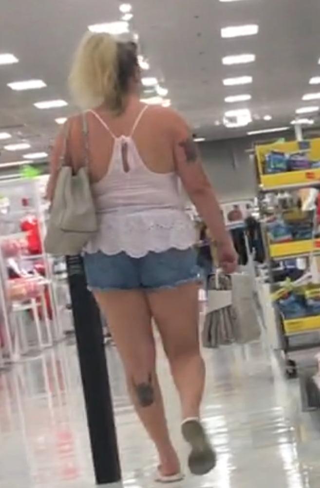 25P Sexy ass blonde babe in tight shorts