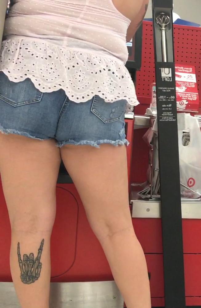 25P Sexy ass blonde babe in tight shorts