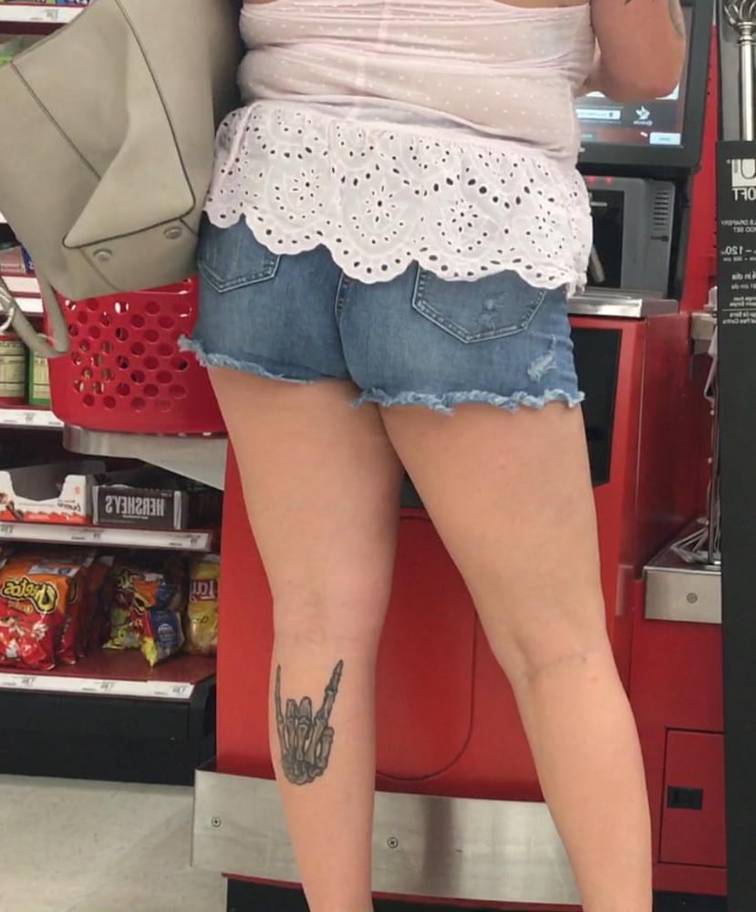 25P Sexy ass blonde babe in tight shorts