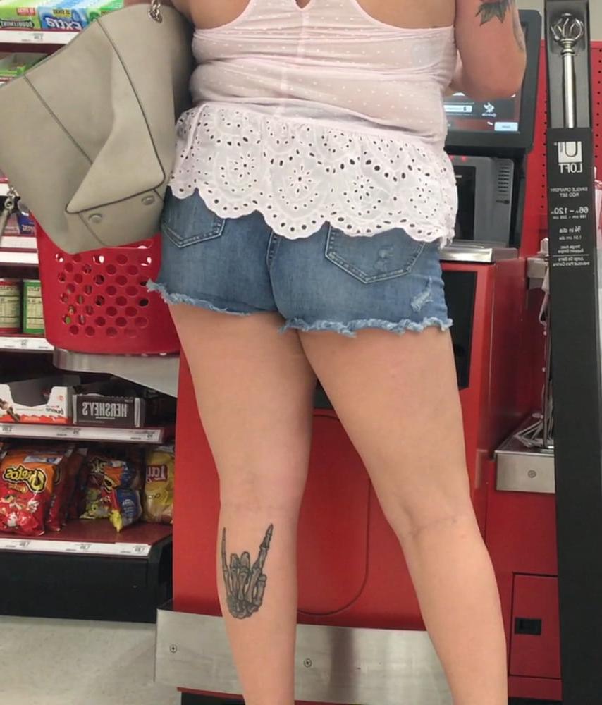 25P Sexy ass blonde babe in tight shorts