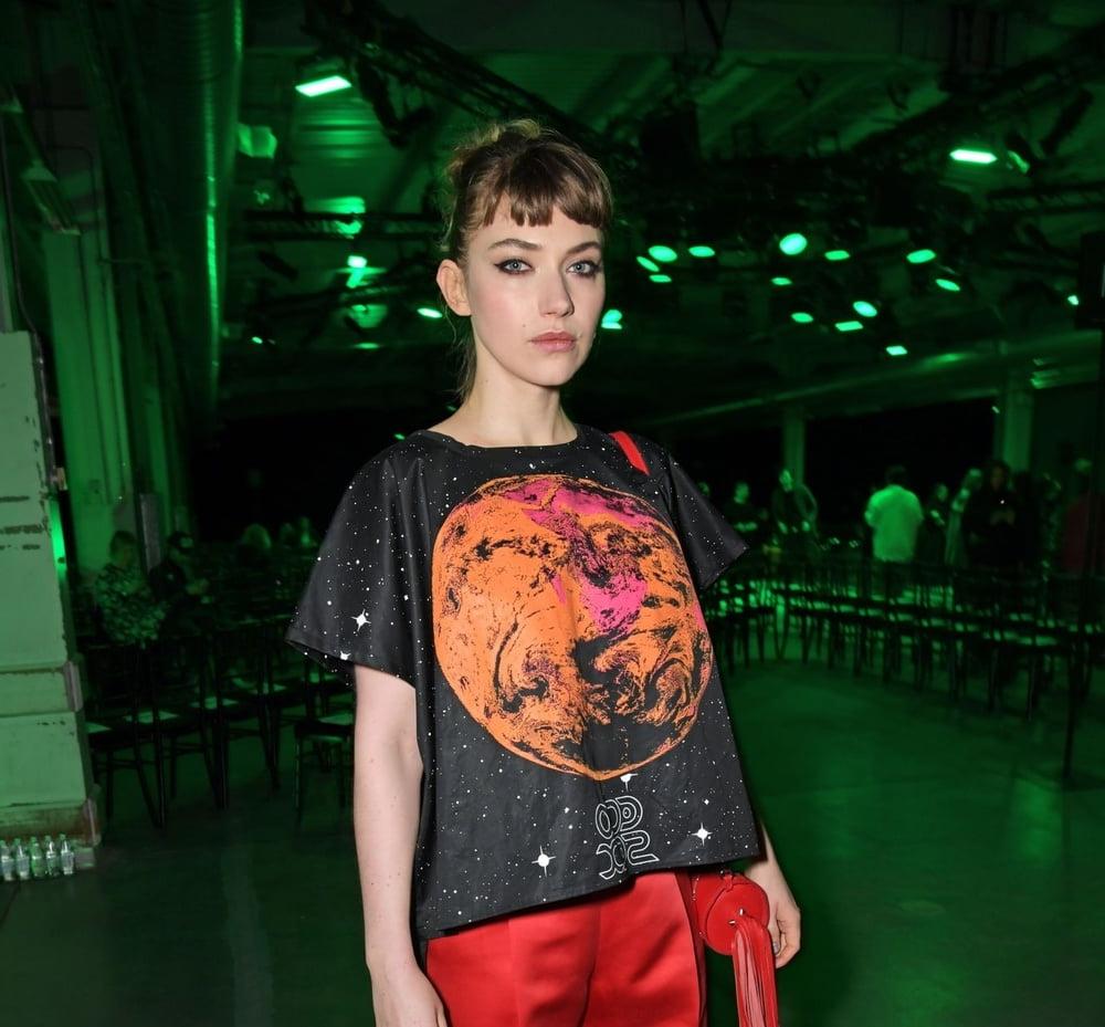 25P Imogen Poots the perfect woman exists