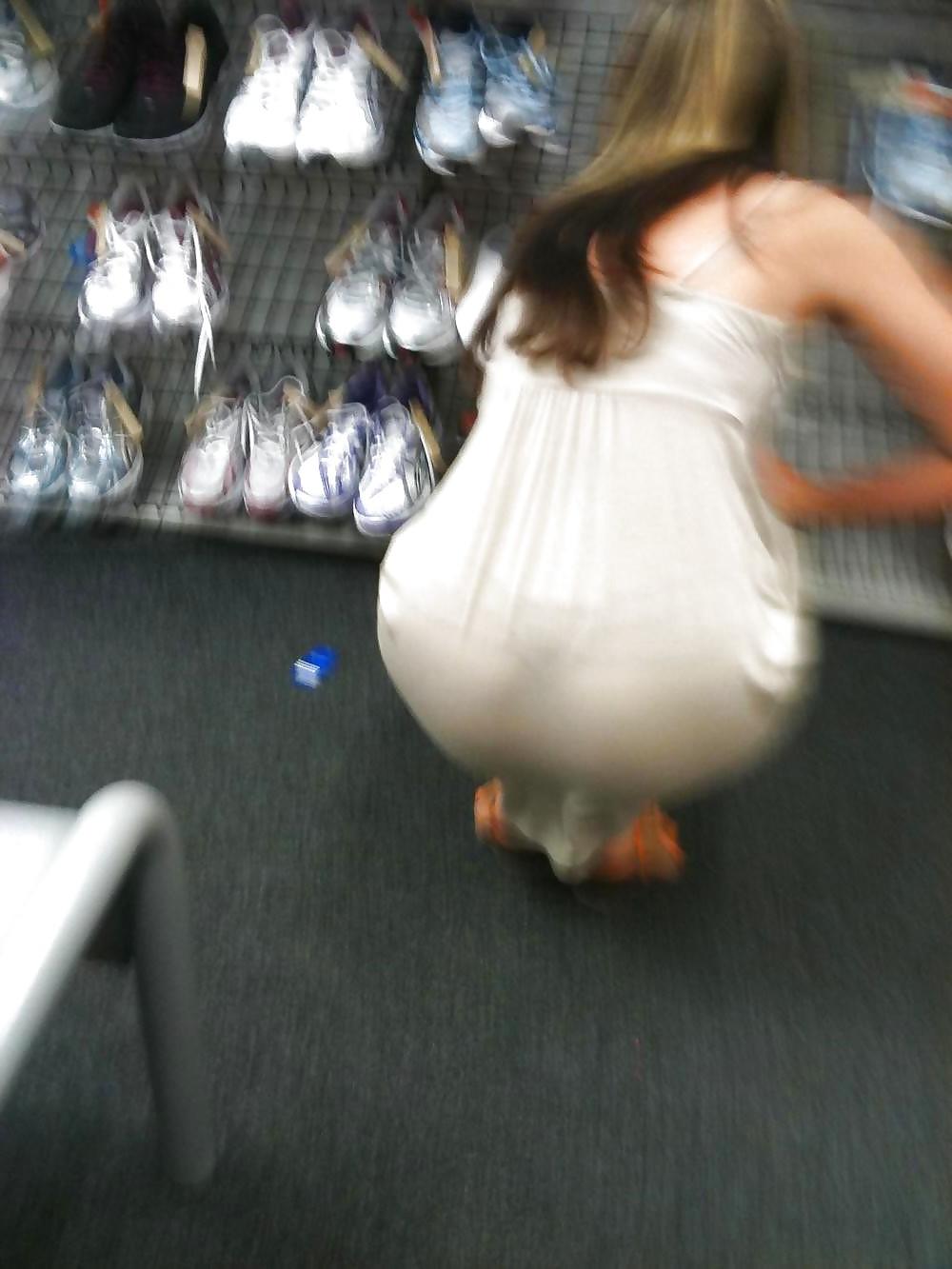 25P Visible ass ( voyeur )