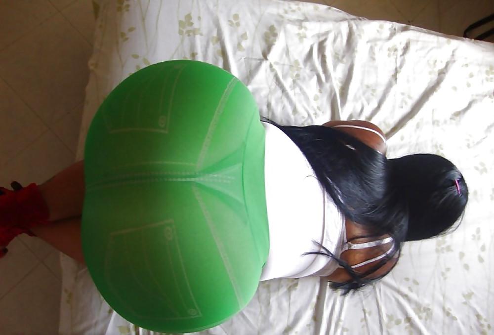 25P Visible ass ( voyeur )