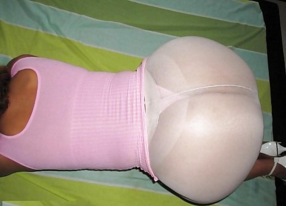 25P Visible ass ( voyeur )
