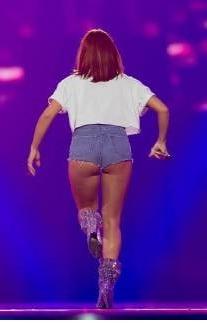 22P Vanessa Mai in Hot Pants - geiler Arsch und tolle Schenkel