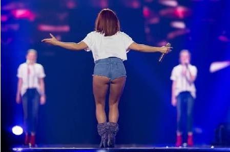 22P Vanessa Mai in Hot Pants - geiler Arsch und tolle Schenkel