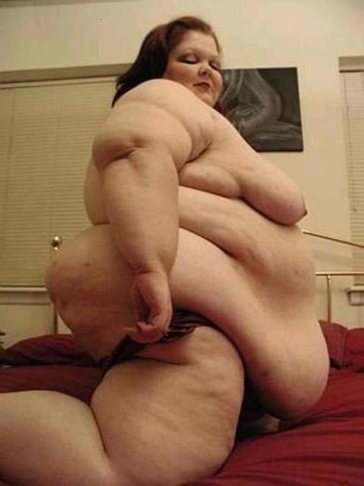 25P Ssbbw huge belly to keep you warm
