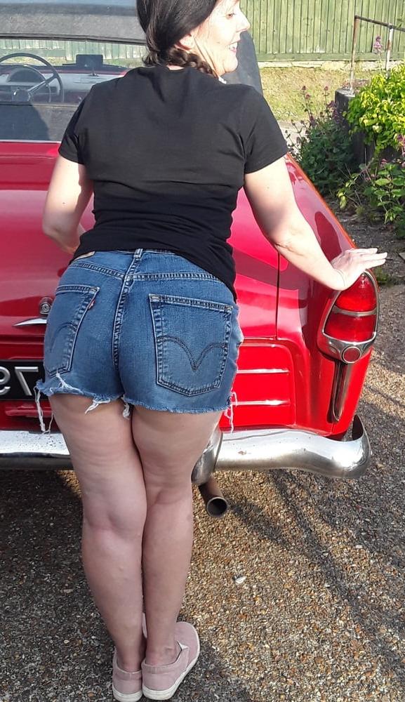 25P The Mrs in Levis 525 Jean Shorts Daisy Dukes