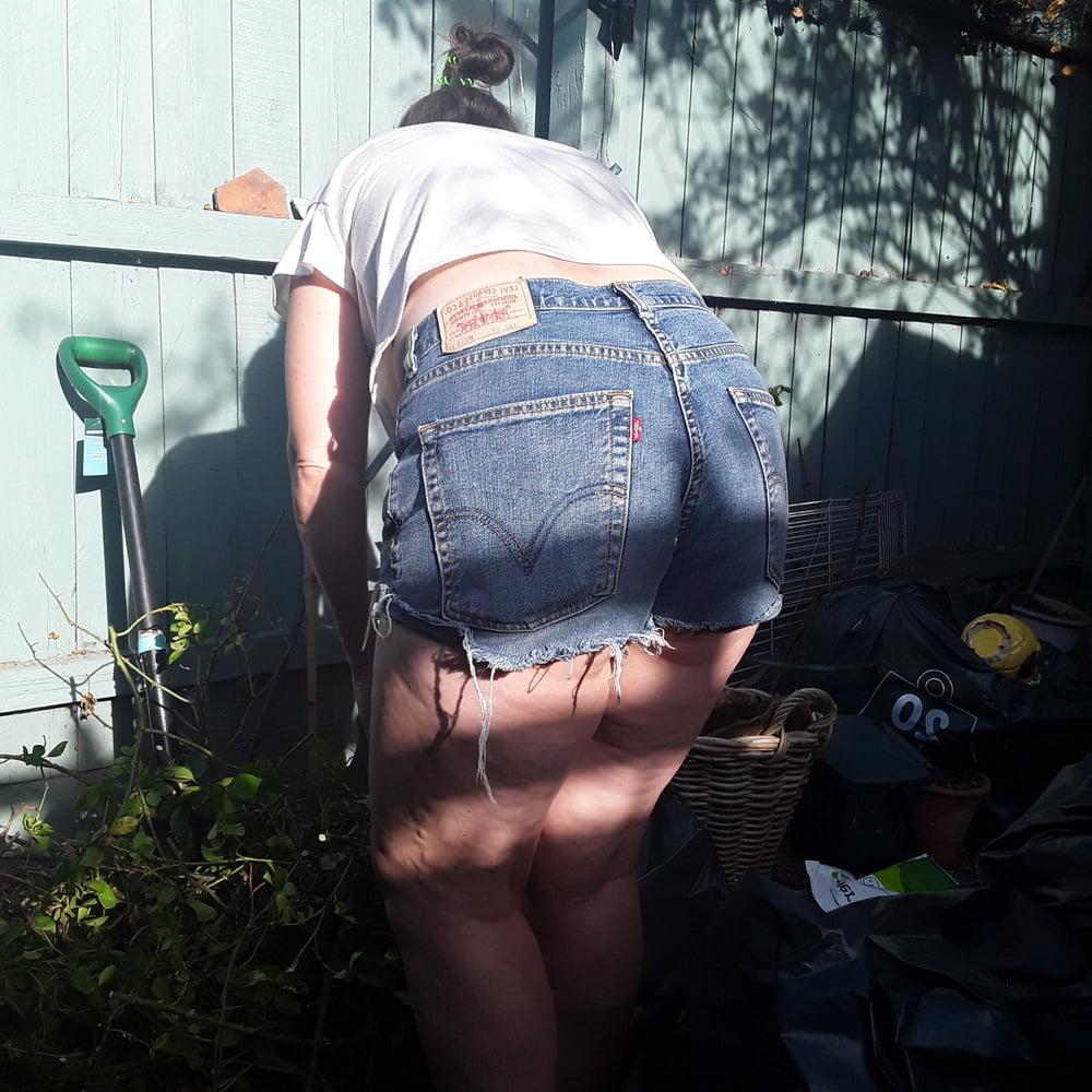 25P The Mrs in Levis 525 Jean Shorts Daisy Dukes