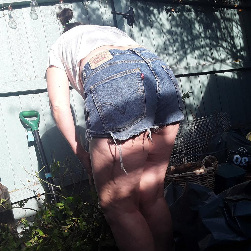 25P The Mrs in Levis 525 Jean Shorts Daisy Dukes