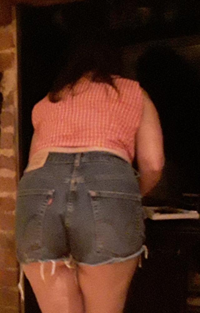 25P The Mrs in Levis 525 Jean Shorts Daisy Dukes