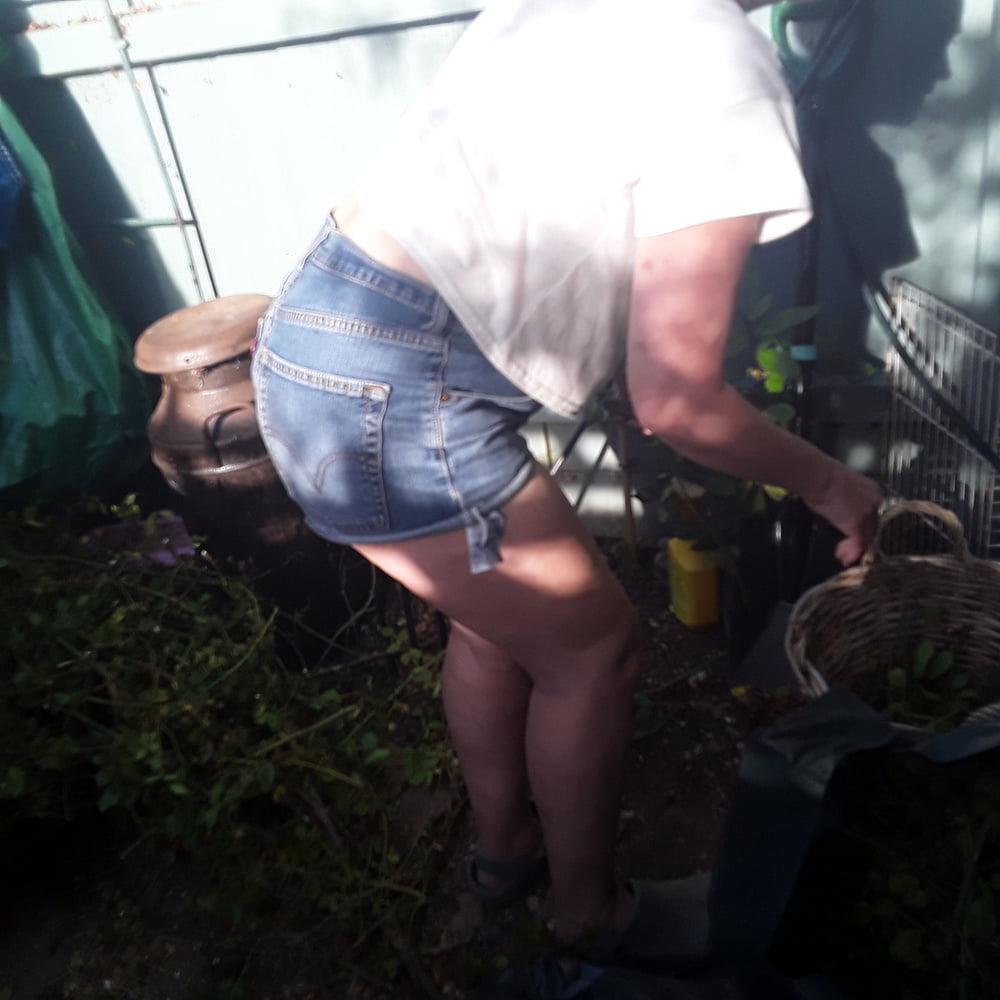 25P The Mrs in Levis 525 Jean Shorts Daisy Dukes