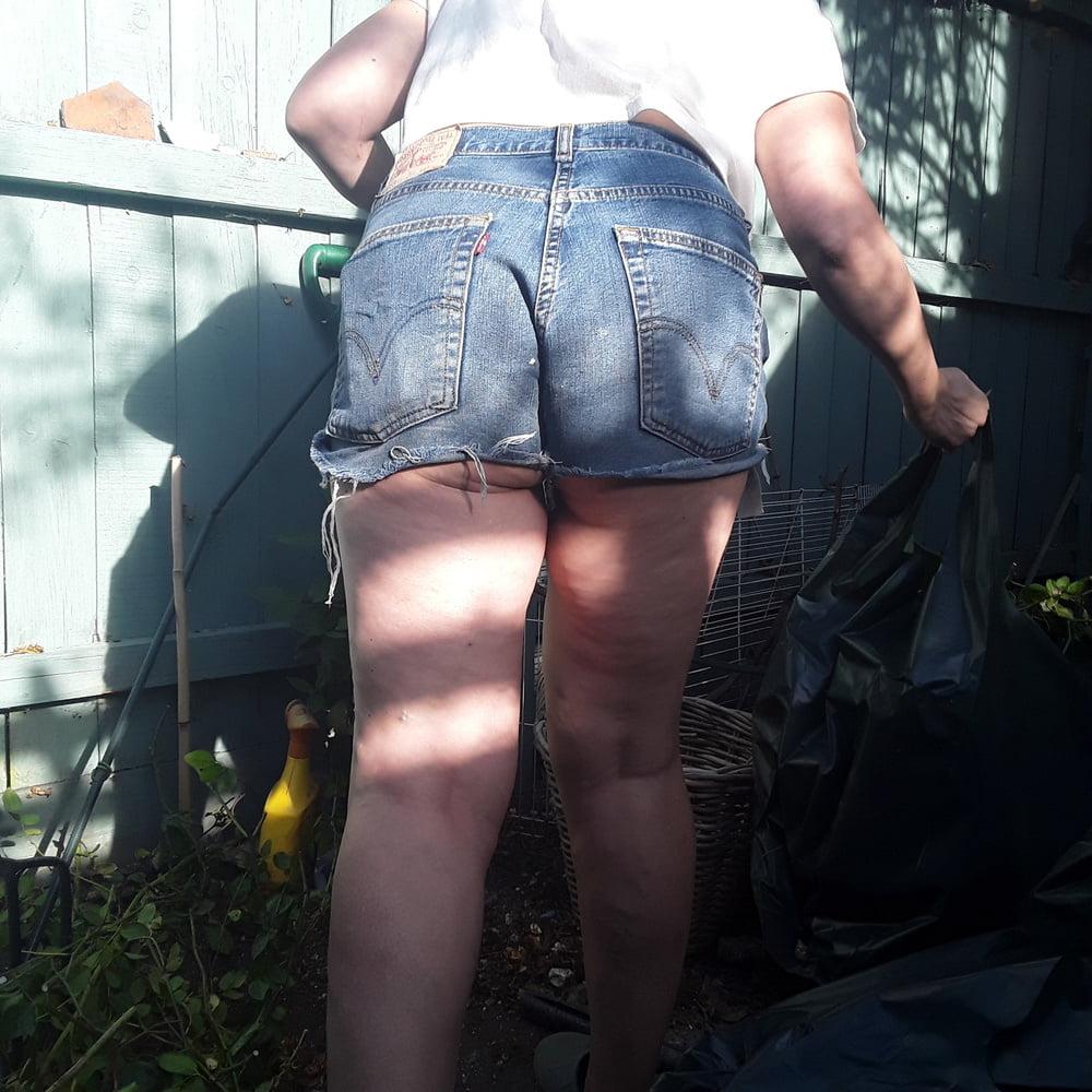 25P The Mrs in Levis 525 Jean Shorts Daisy Dukes