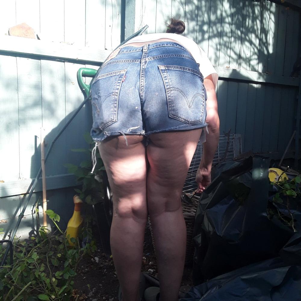 25P The Mrs in Levis 525 Jean Shorts Daisy Dukes