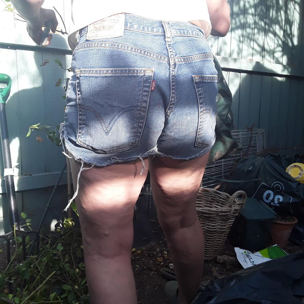 25P The Mrs in Levis 525 Jean Shorts Daisy Dukes