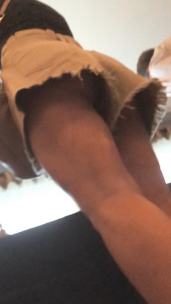 16P Sexy milf up shorts no panties