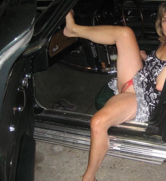 25P mature upskirt in car 2