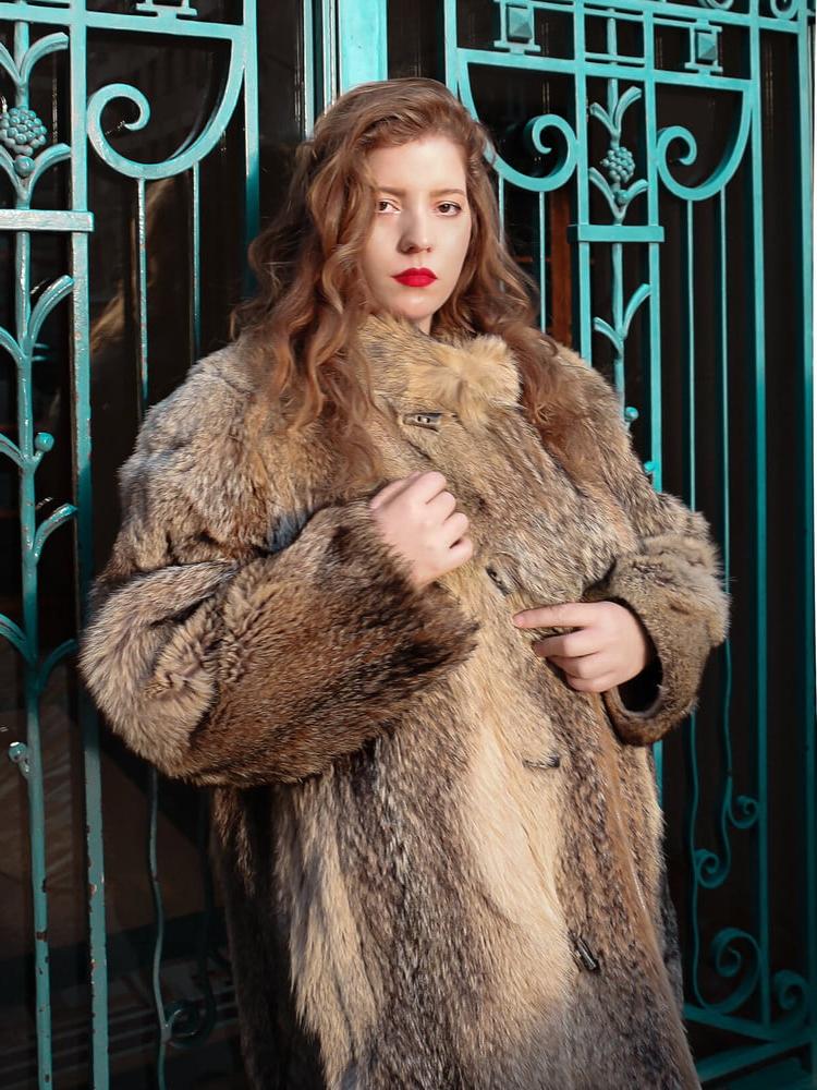 25P woman in fur coat 27