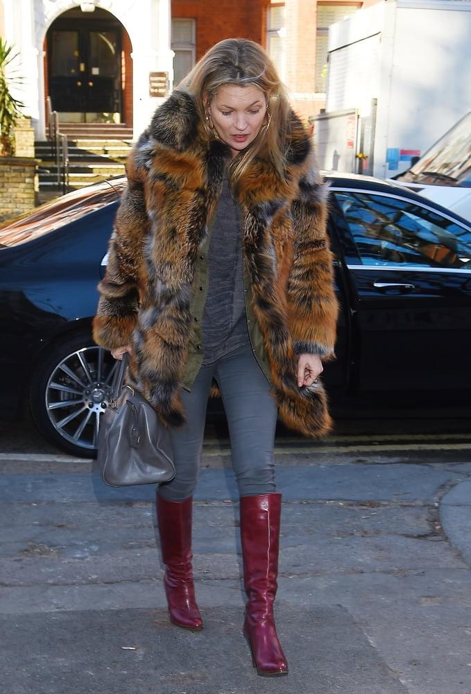 25P woman in fur coat 27