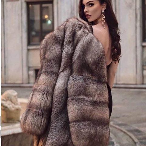 25P woman in fur coat 27