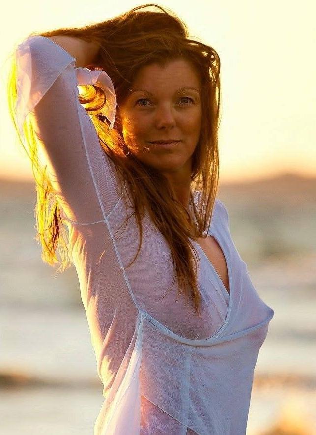 23P Couple Women pic