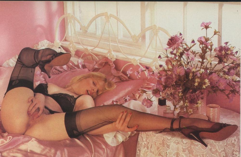 10P Leg Show Magazine - Blonde in Black FF Stockings