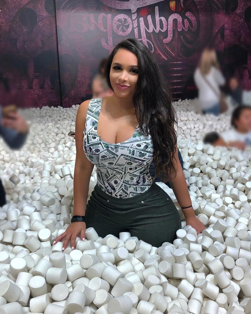 25P Fiorella Hot Dominican Thick Babe Slut