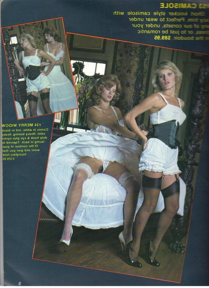 22P Leg Show Magazine - Various Photos of FF Stockings