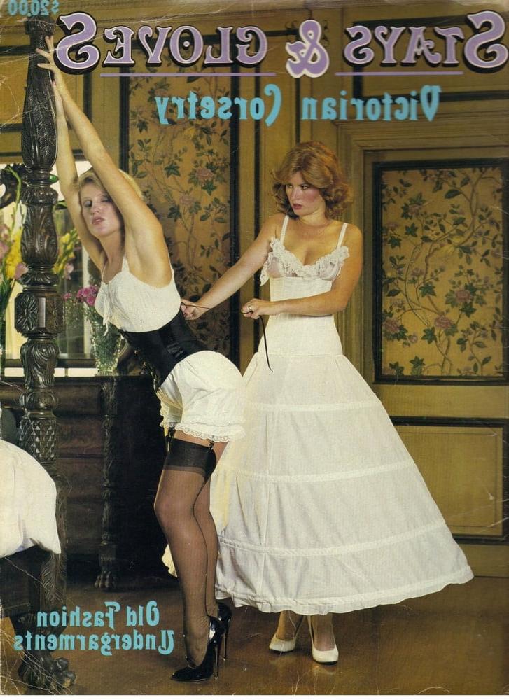 22P Leg Show Magazine - Various Photos of FF Stockings