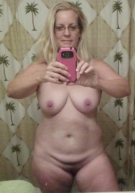 25P Moms belly worship