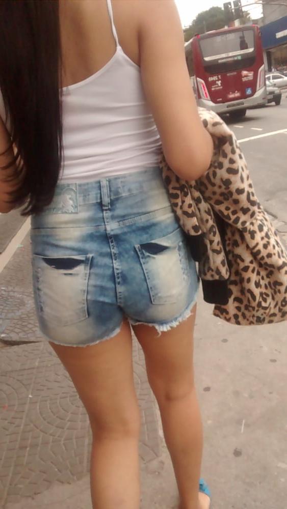 16P Gostosa de shorts atolado
