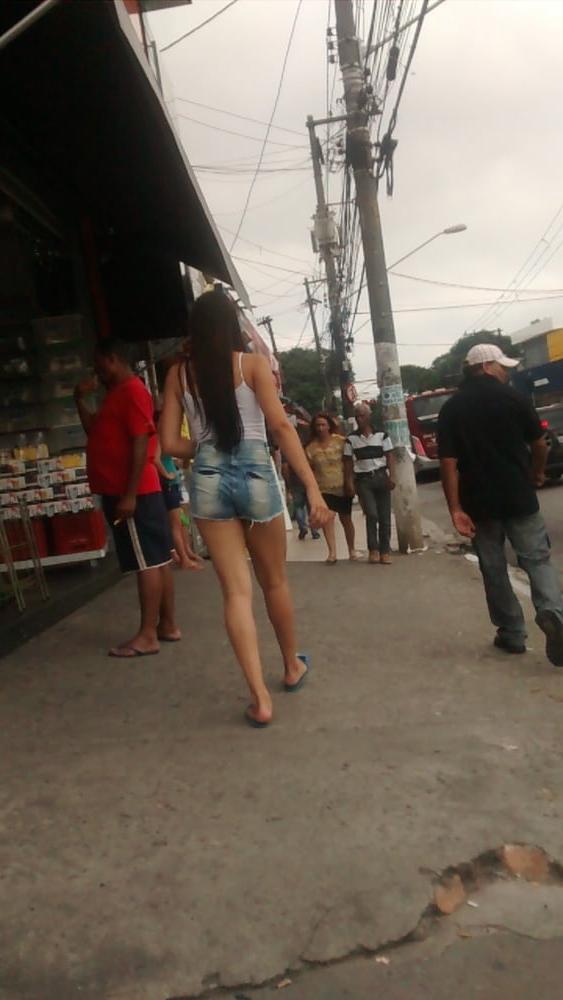 16P Gostosa de shorts atolado