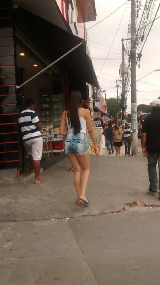 16P Gostosa de shorts atolado