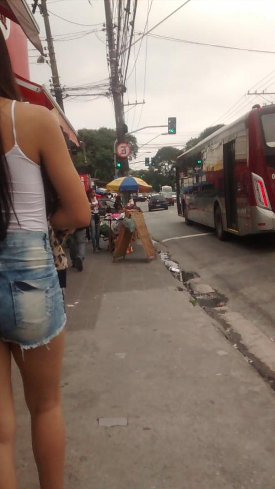 16P Gostosa de shorts atolado