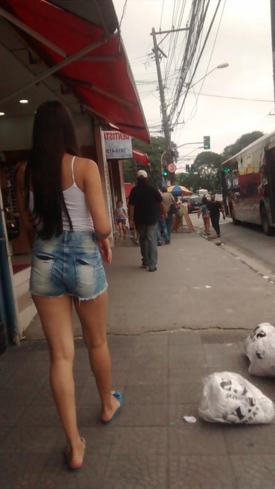 16P Gostosa de shorts atolado