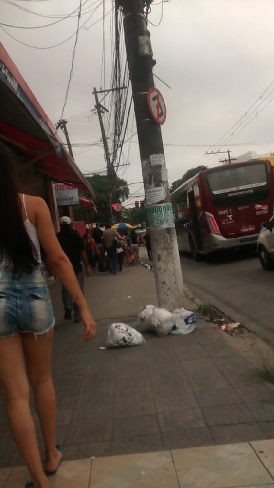 16P Gostosa de shorts atolado