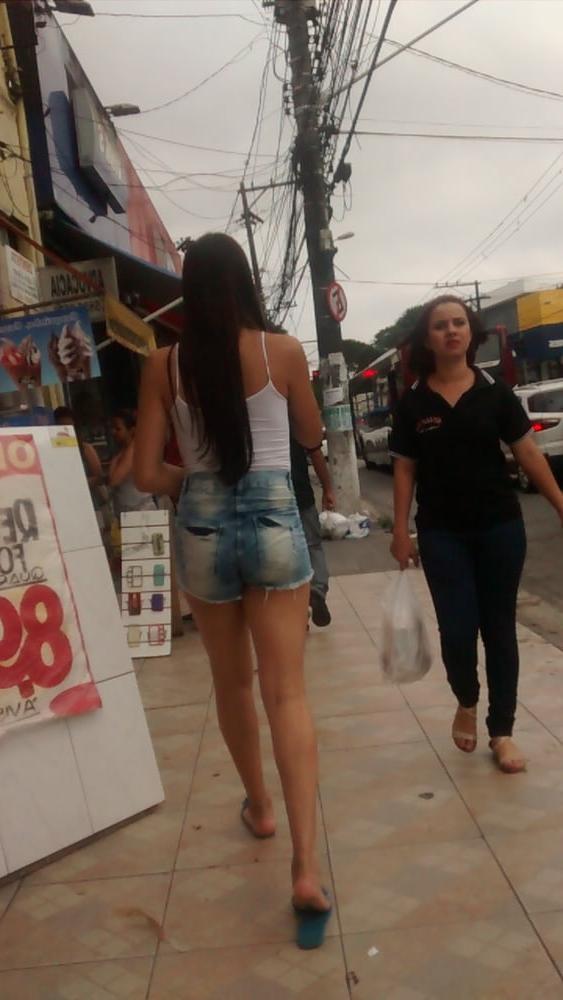 16P Gostosa de shorts atolado
