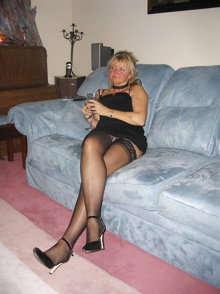25P Mommy please show me your stocking tops