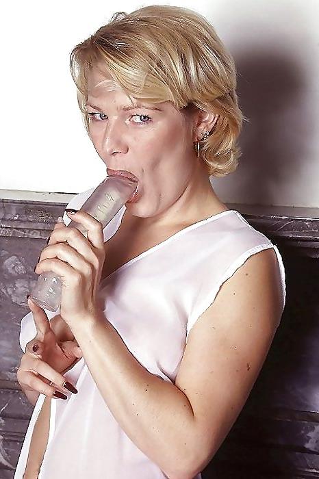 11P The Housewife 334