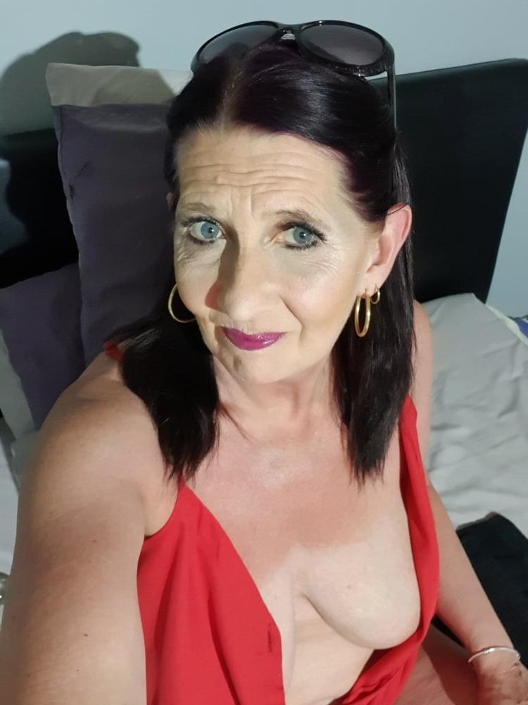 19P Hot Cougar Katie