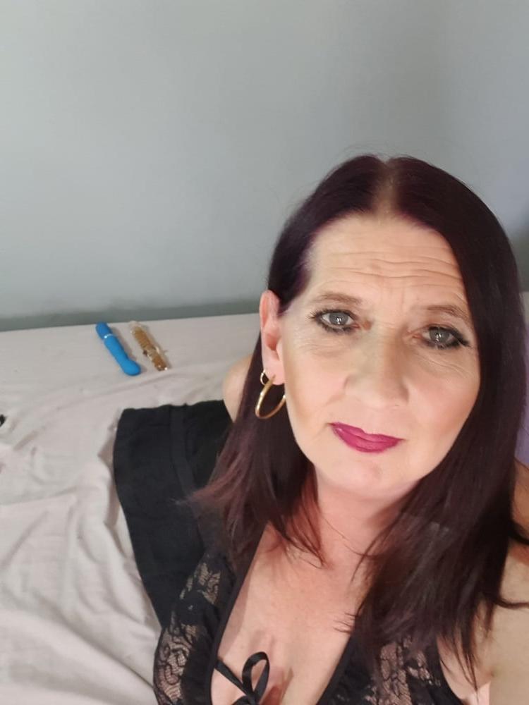19P Hot Cougar Katie
