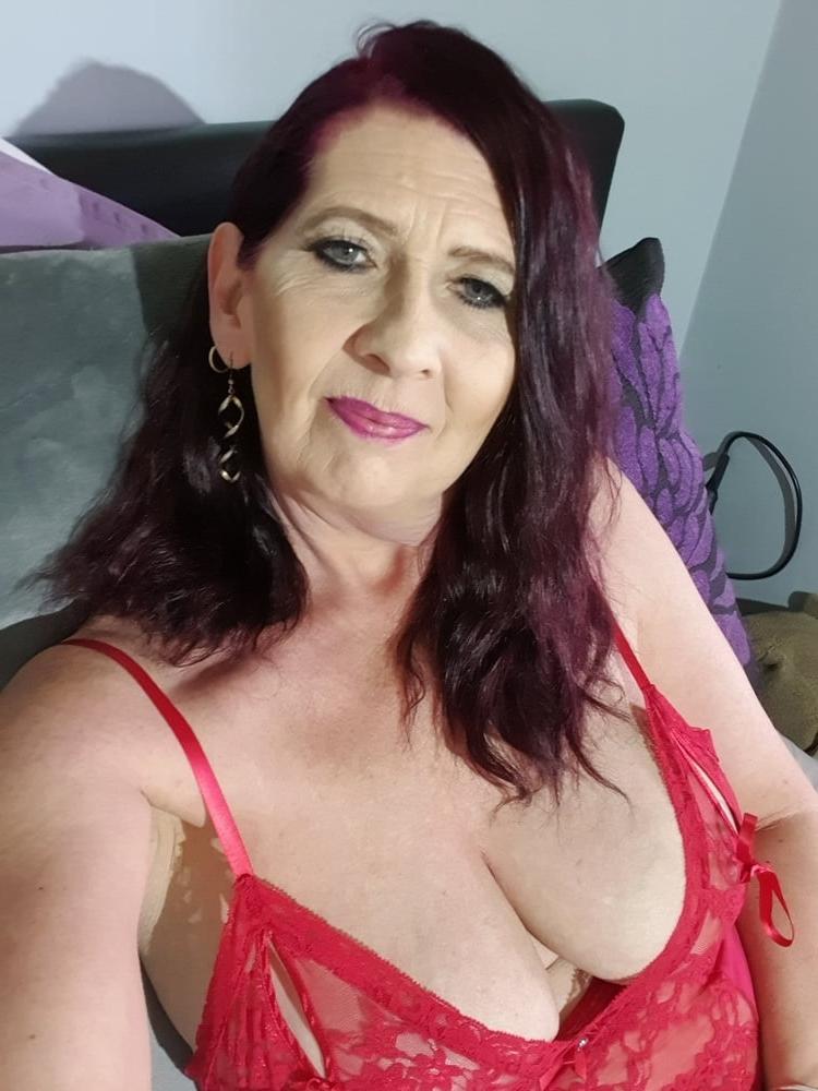 19P Hot Cougar Katie