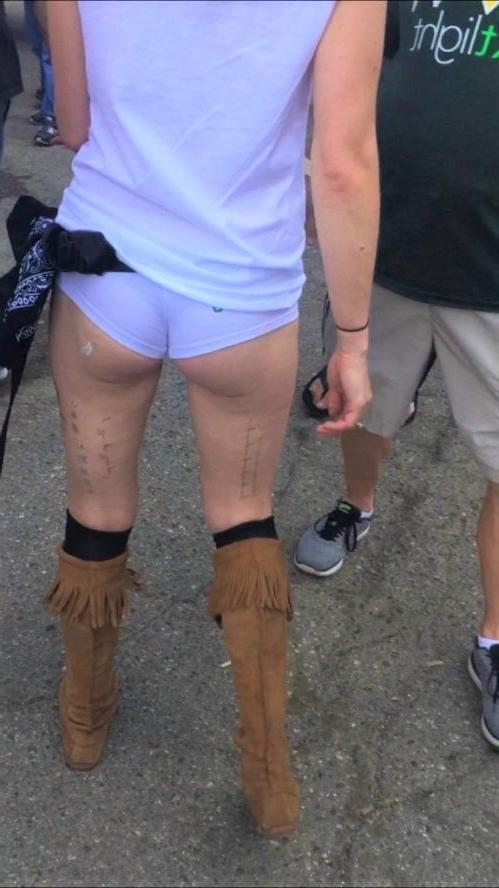 9P Voyeur: Small bums in shorts