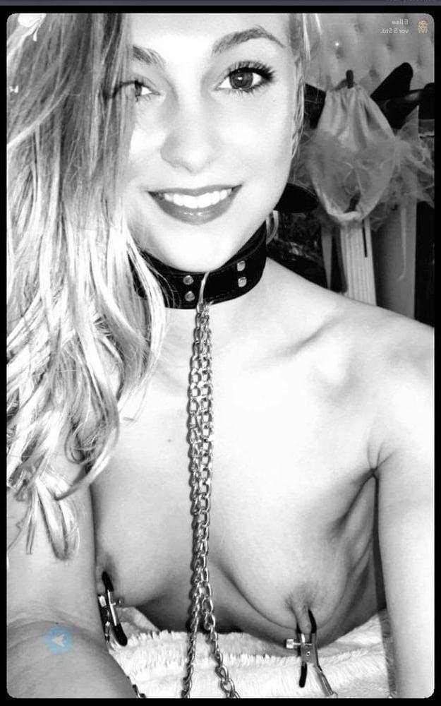 25P Slim blonde show her goodies