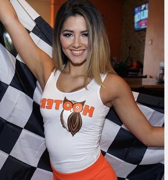 25P Hooters Hotties pt.4