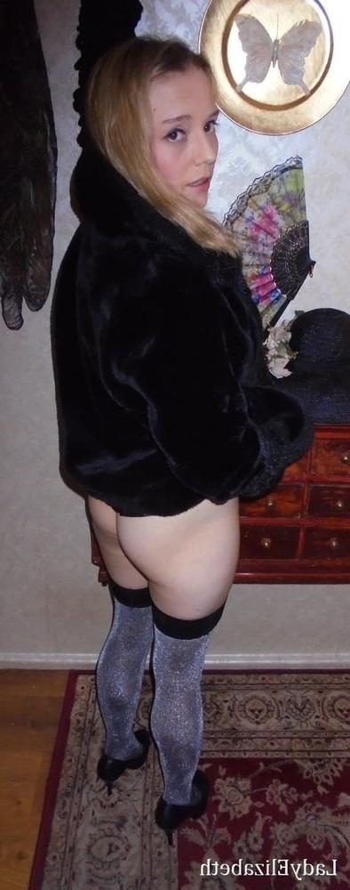 5P Lady Elizabeth in fur.