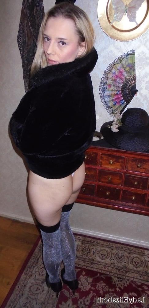 5P Lady Elizabeth in fur.