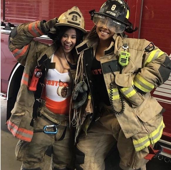25P Hooters Hotties pt.2